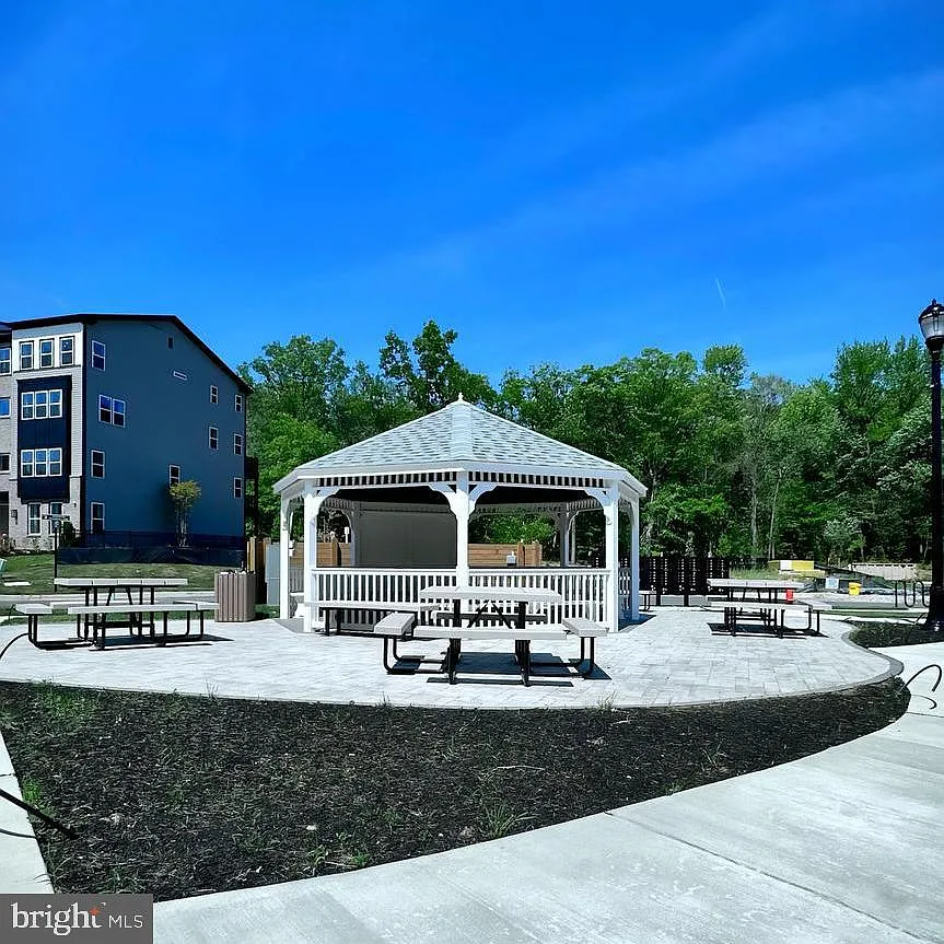 2 bed, 1399 sqft, $2,850 — Photo 3