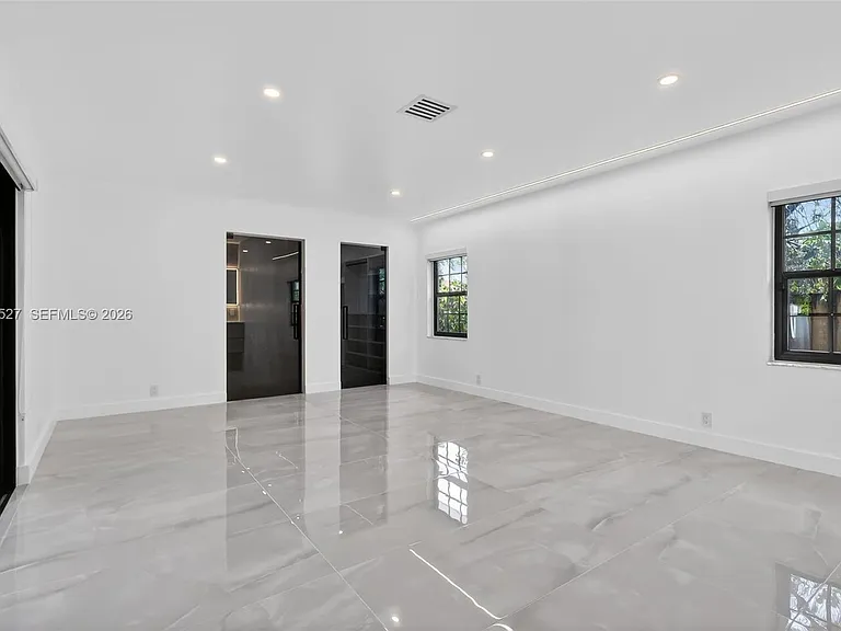 607 Layne Blvd — Photo 16