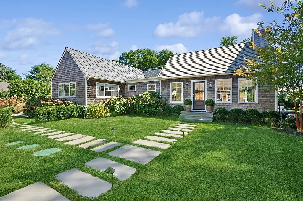 Bridgehampton Prime Location — Photo 3