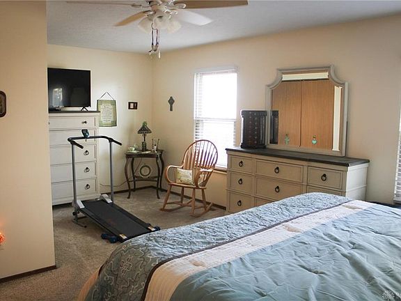 4th image of 303 Gardengrove Way