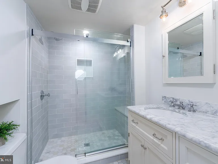 806 S Ann St — Photo 24