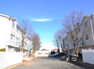17 Elise Ct, Staten Island, NY 10306