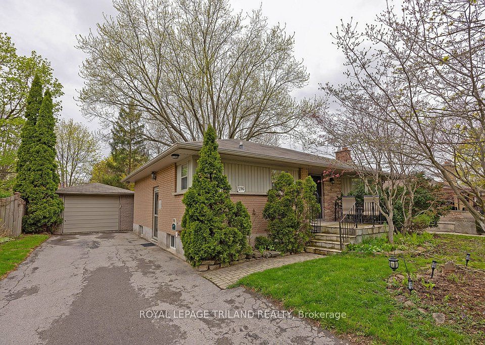 1st image of 596 Ridgewood Cres