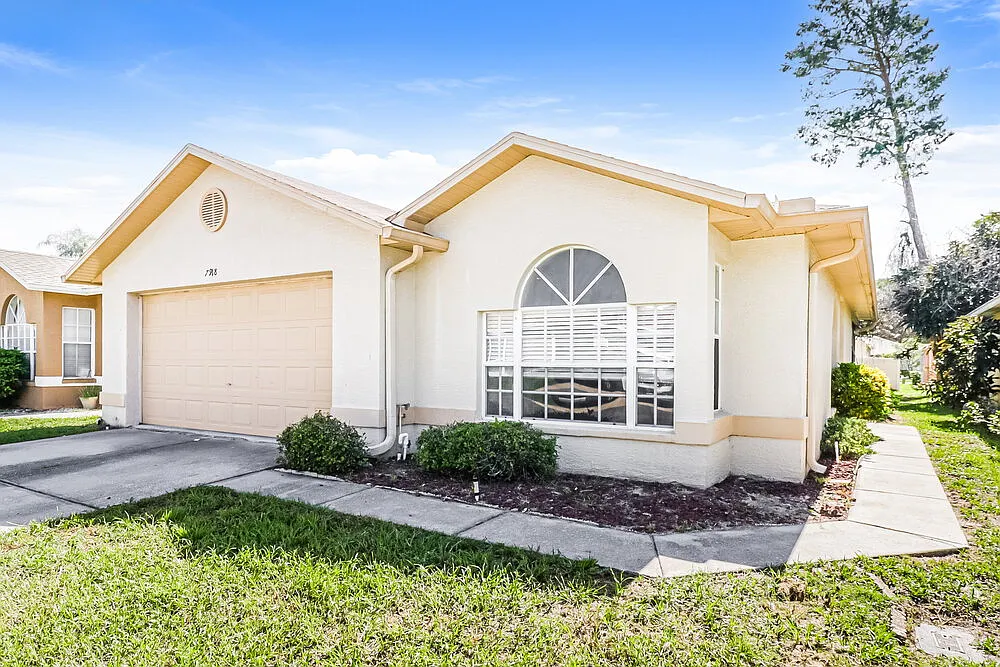 3 bed, 2.0 bath, 1267 sqft, $1,815 — Photo 3