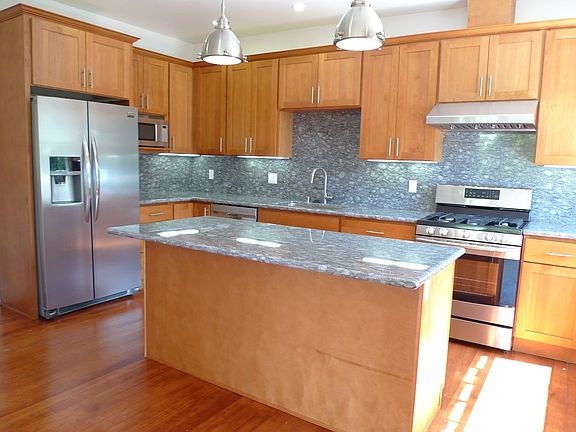 2nd image of 746 Shrader St #746