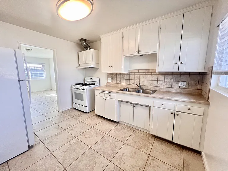 Eat-in Kitchen