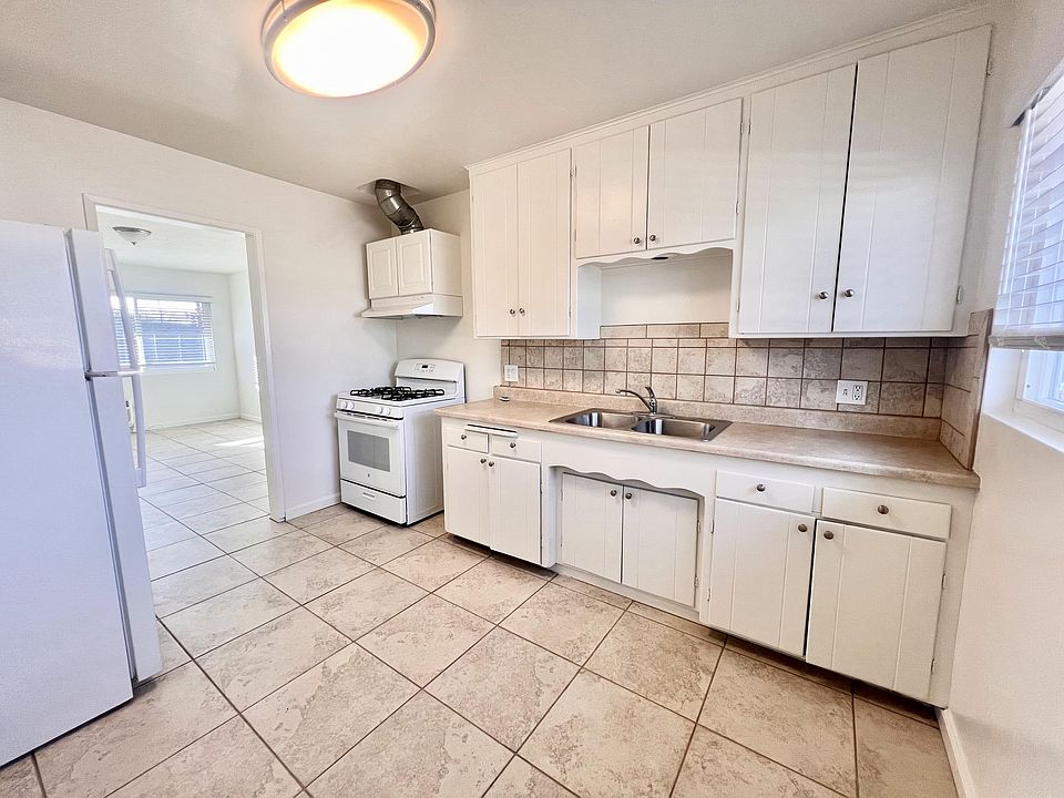 Eat-in Kitchen