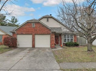 9752 Pine Ridge East Dr, Fishers, IN 46038