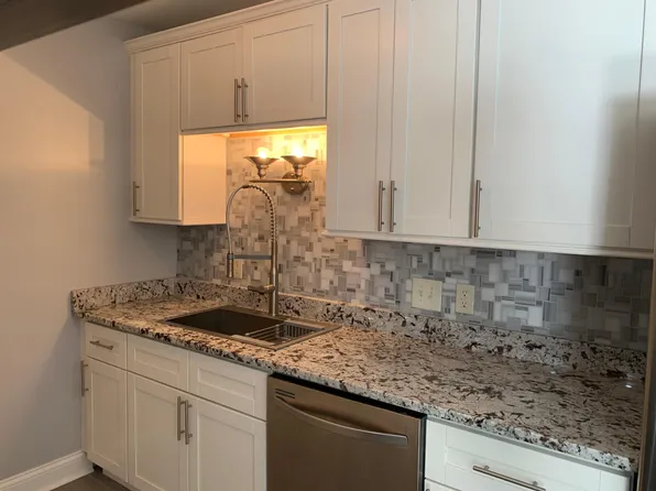 255 Elmwood Ave, Lake Geneva, WI 53147