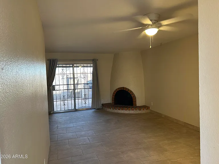 925 E Beryl Ave — Photo 4