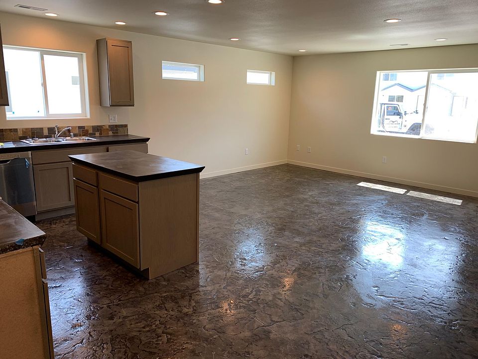 1st image of 407 F St NE #B