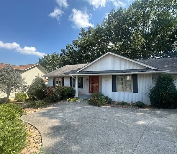 3 bed, 1558 sqft, $2,000 — Photo 1