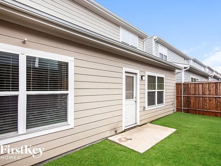 613 Sophia Way — Photo 15