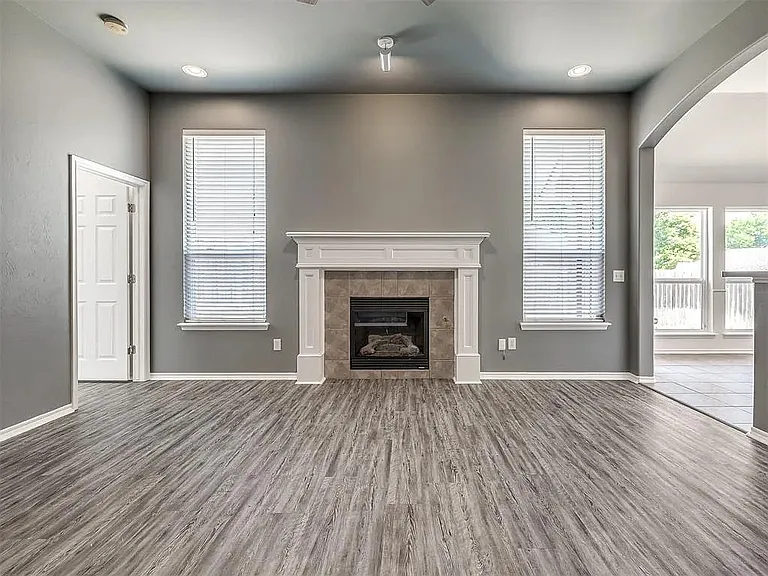 2505 Black Oaks Cir — Photo 4
