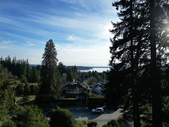 1372 Ottawa Ave, West Vancouver, BC V7T 2H5