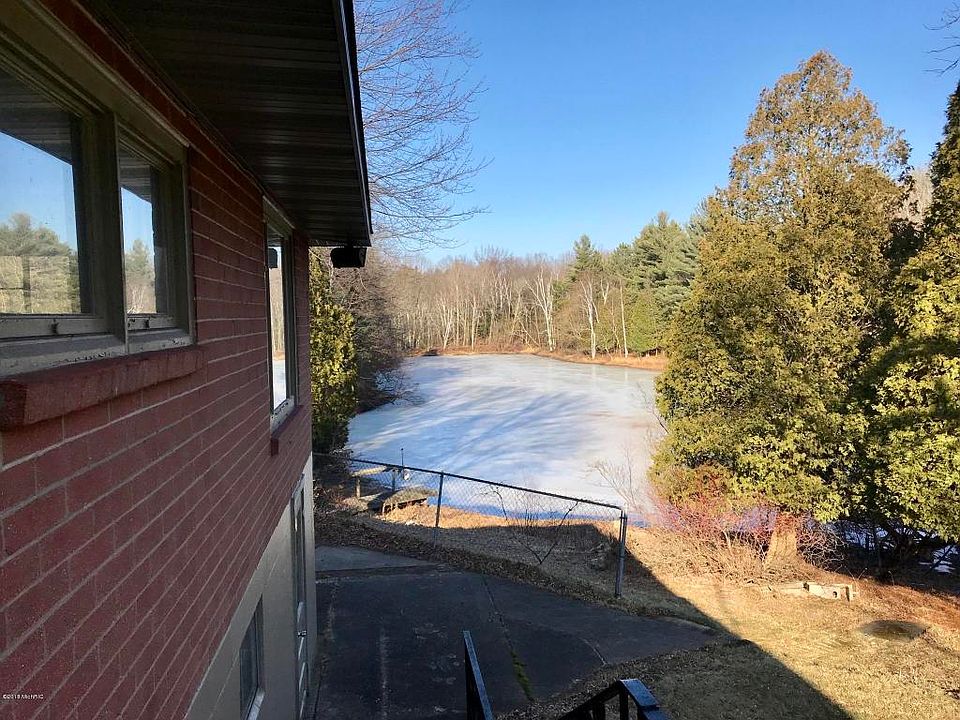 1st image of 1081 N Hillside Dr