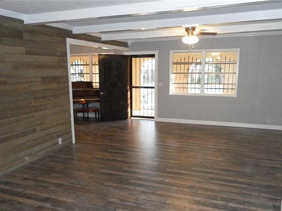 4th image of 3009 York Dr