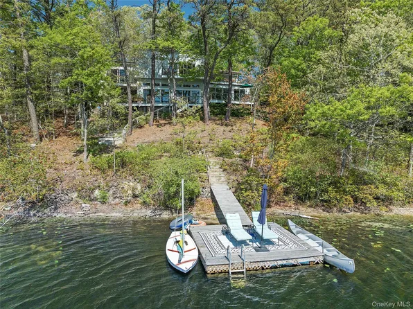 9 Lake View Ct, Southampton, NY 11968