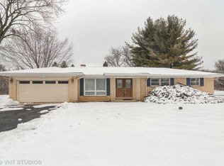 28470 W Maple Ave, Barrington, IL 60010