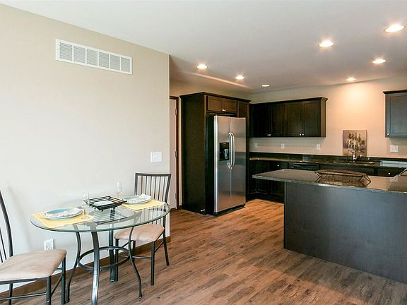 5th image of 1135 Redbud Ave