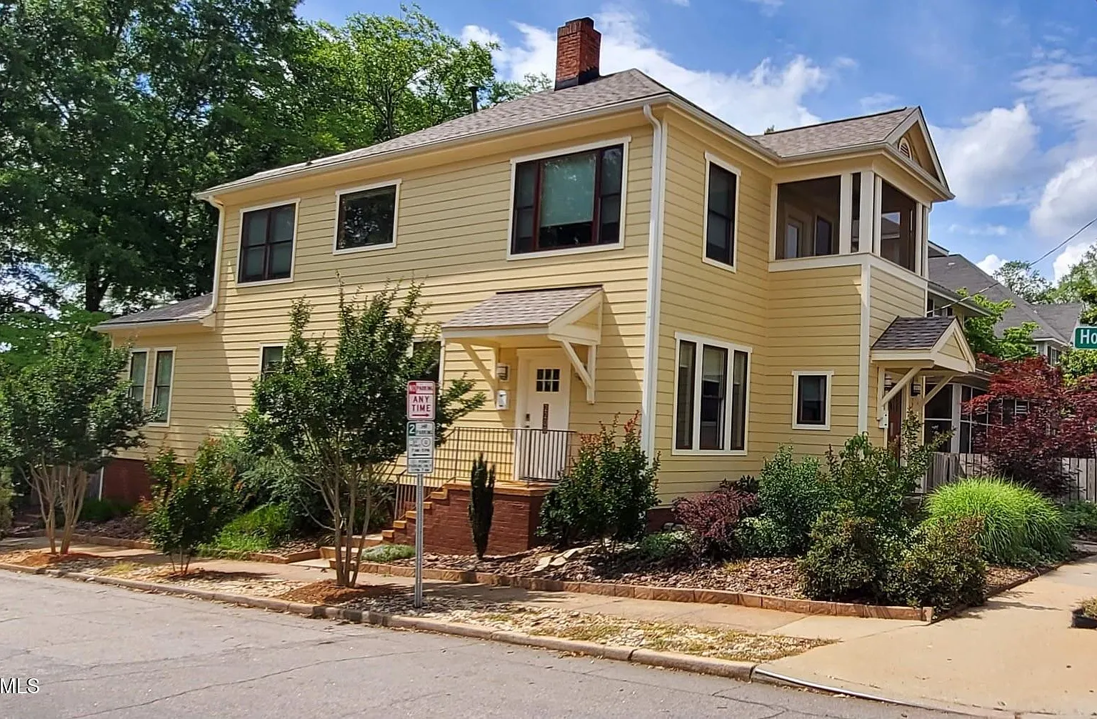 2 bed, 2.0 bath, 1338 sqft, $2,000 — Photo 1