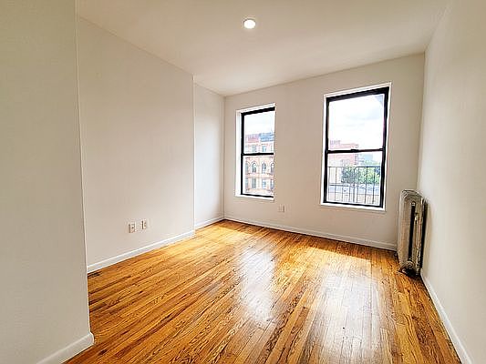 5th image of 2333 1st Ave #4Z