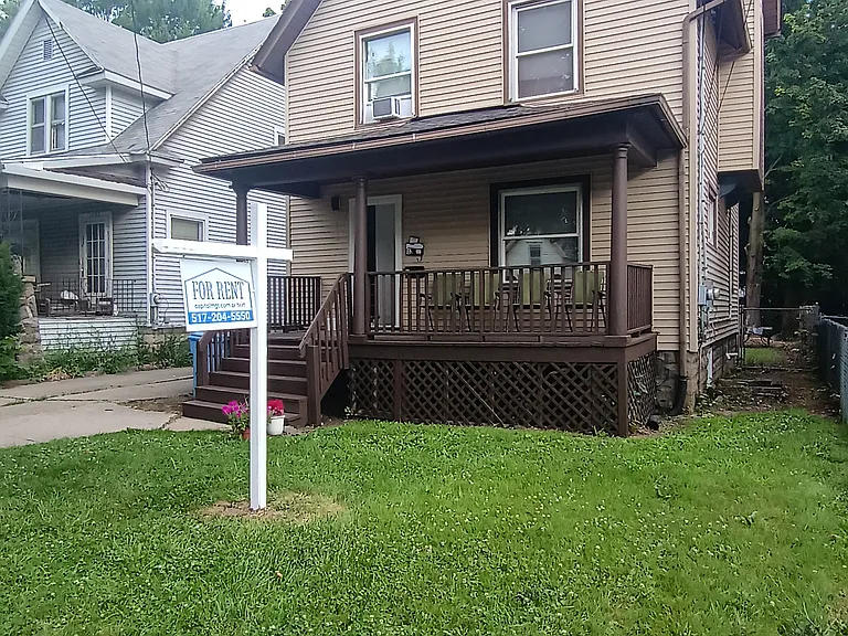 1120 N Chestnut St #1 — Photo 1