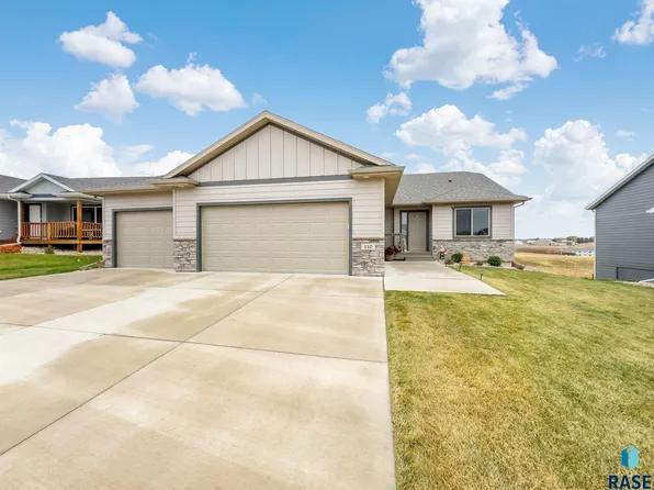 110 S Tumble Crk Ave Ave, Sioux Falls, SD 57110