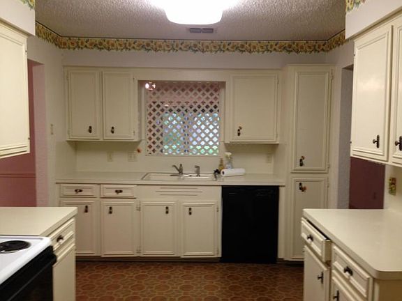 2nd image of 118 Toyah Dr