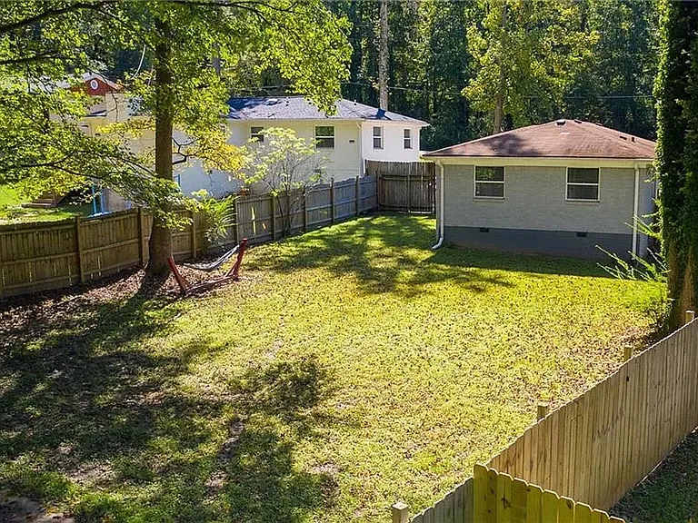 3052 Browns Mill Rd SE — Photo 9