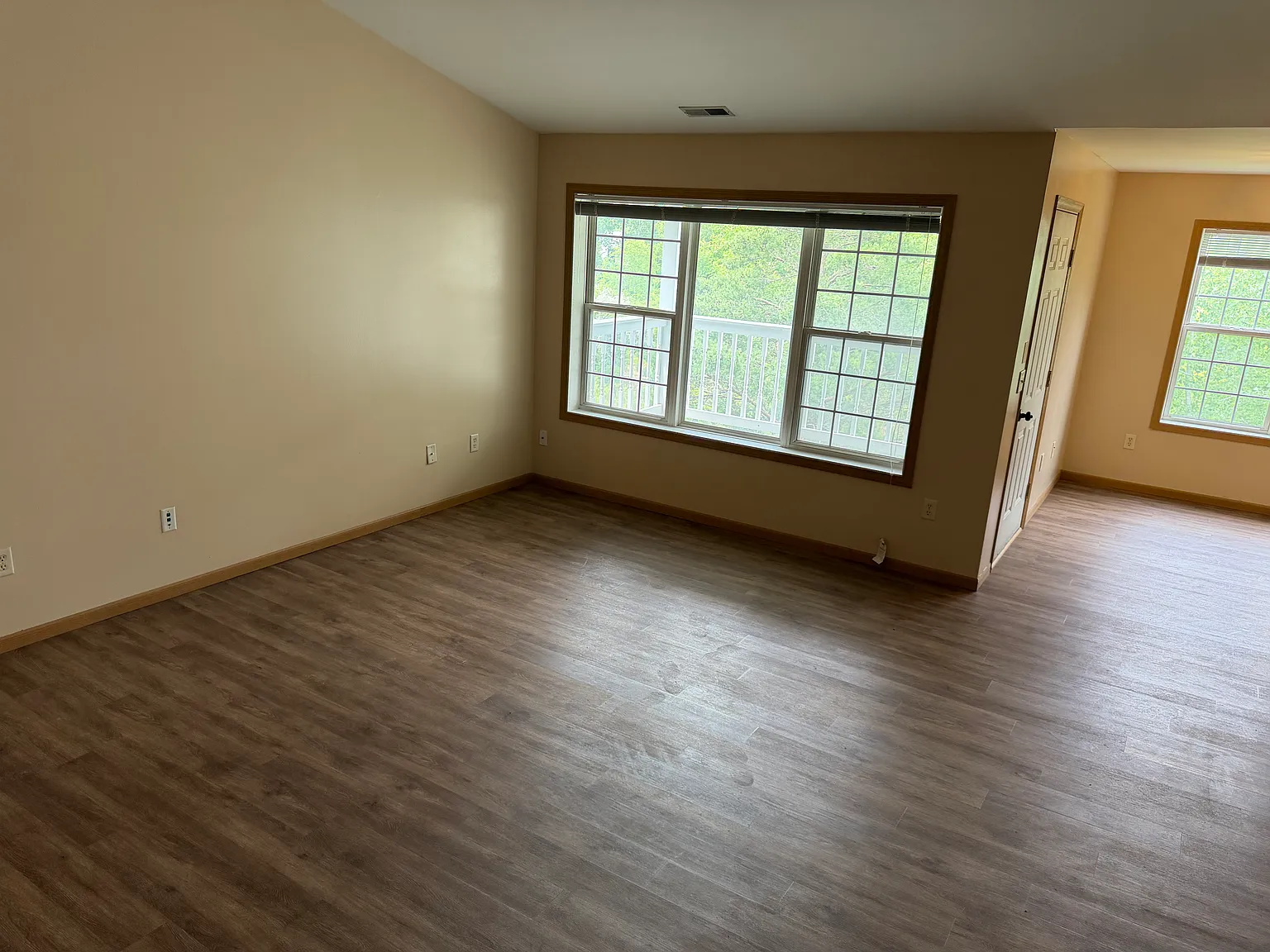 S Rolling Meadows Ct, Oak Creek — Photo 4