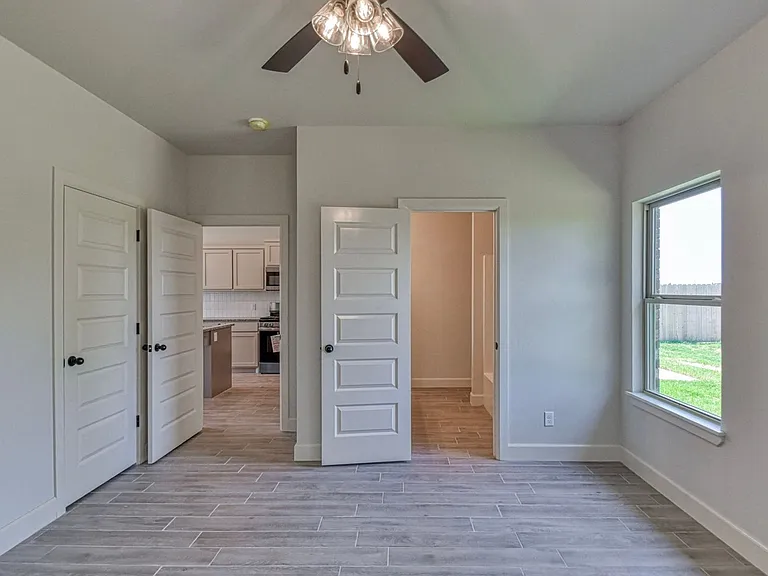 8101 Solare Pl — Photo 17