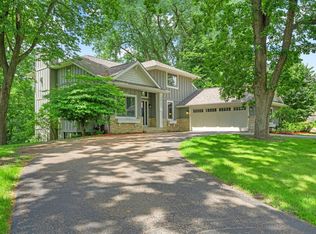 15121 Linner Rdg, Wayzata, MN 55391