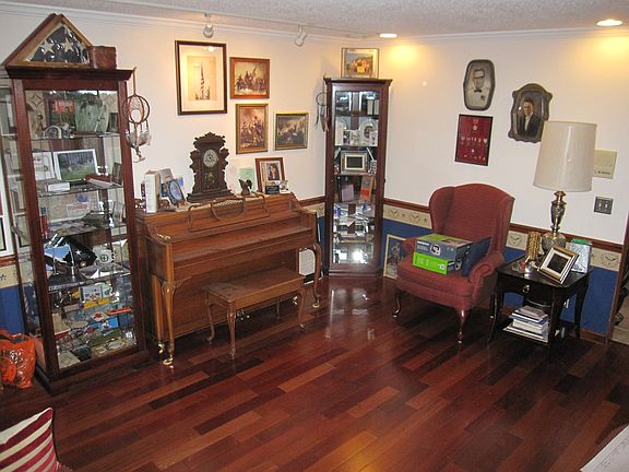 2nd image of 3313 Berkshire Cir