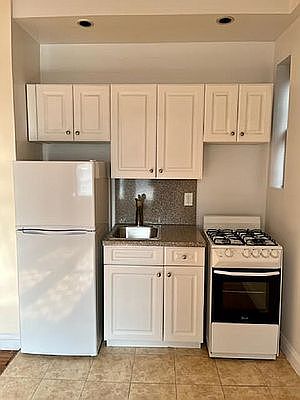 3rd image of 350 W 55th St APT 4I