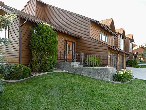 2nd image of 360 Fairway Dr
