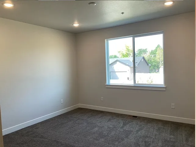 2402 49th Avenue Ct — Photo 21