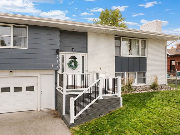 4th image of 912 25th Ave SW