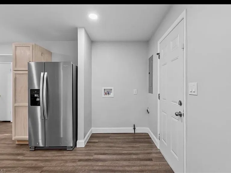 5005 Farmoor Cir — Photo 3