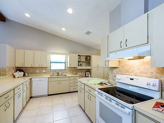 2nd image of 5030 Barrington Cir