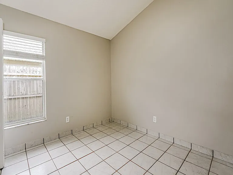 9599 Lupine Ave — Photo 13
