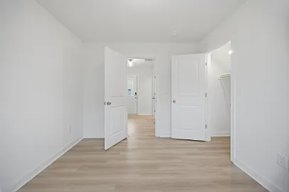 909 Baltic Ave — Photo 7