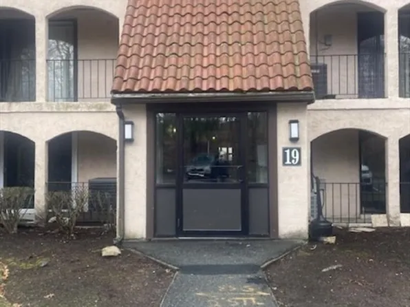 685 Oak St #19-6, Brockton, MA 02301