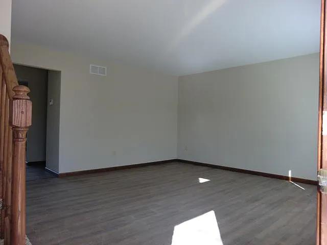 2 bed, 1.5 bath, 1280 sqft, $1,575 — Photo 2