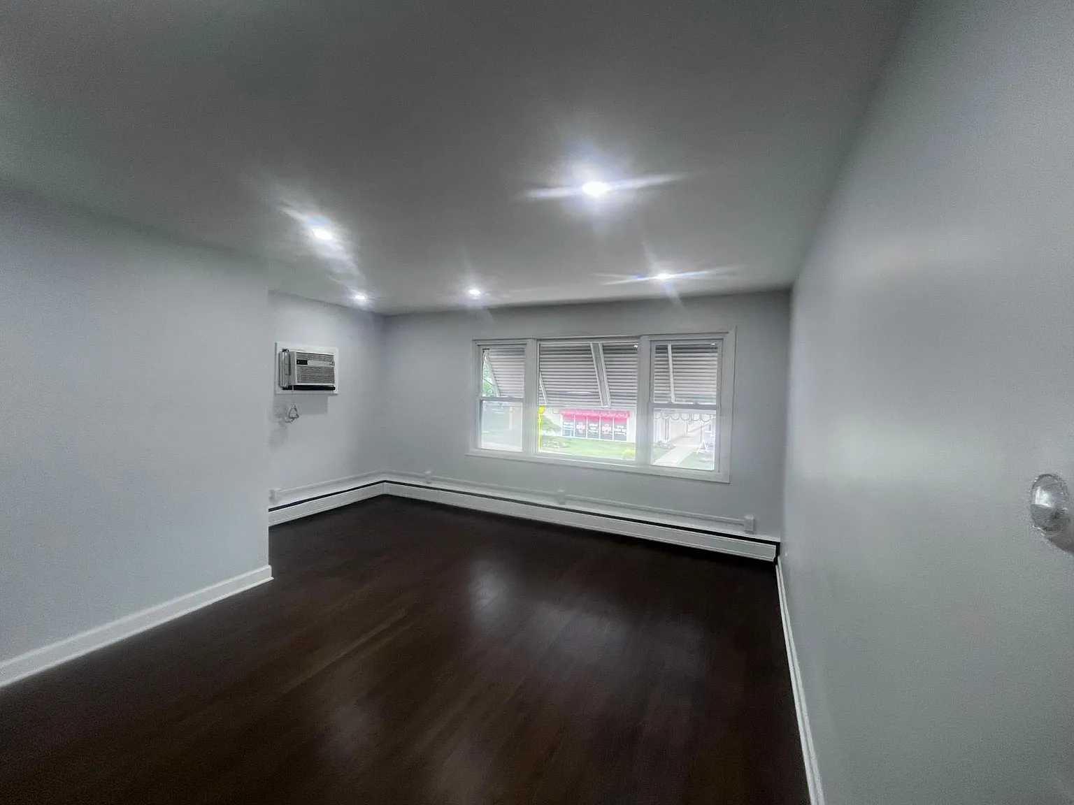 2 bed, 800 sqft, $2,300 — Photo 3