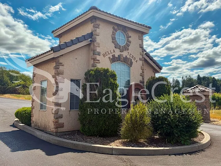44 Vinehill Dr — Photo 13