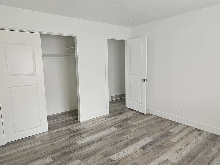 11809 S 1000 E — Photo 10