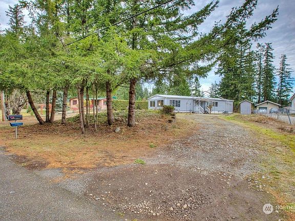 Circular driveway with plenty of room for cars and toys! >