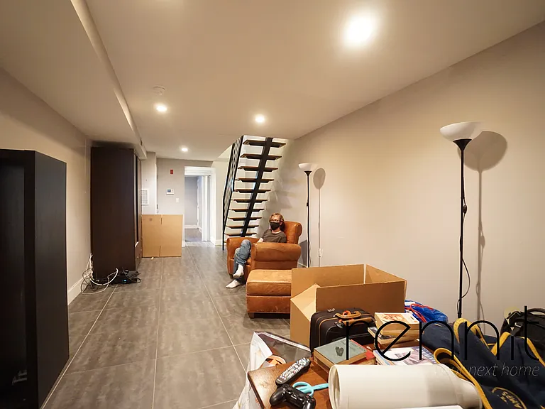 914 Hart St #1R — Photo 12