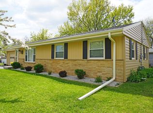424 Hillcrest Ct, Hartland, WI